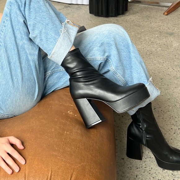 Call it Spring Boots - Picture 3 of 3